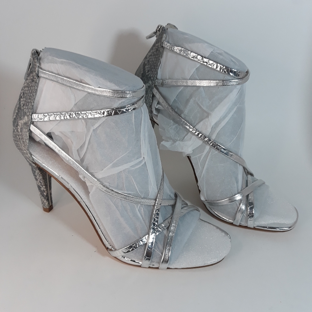 Louise et Cie silver leather print sandals 8.5